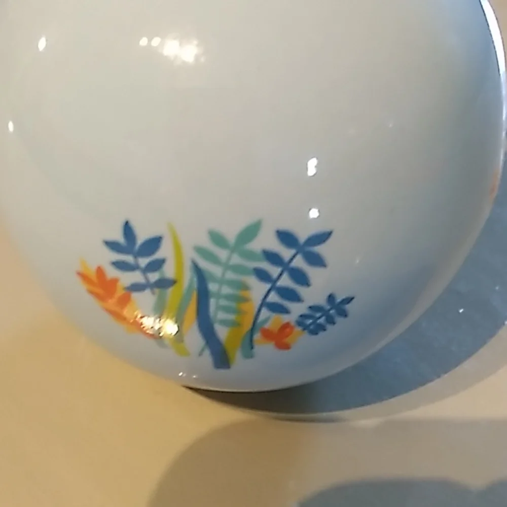 Porcelain potpourri diffuser. Excellent for linen closet. - Picture 5 of 7